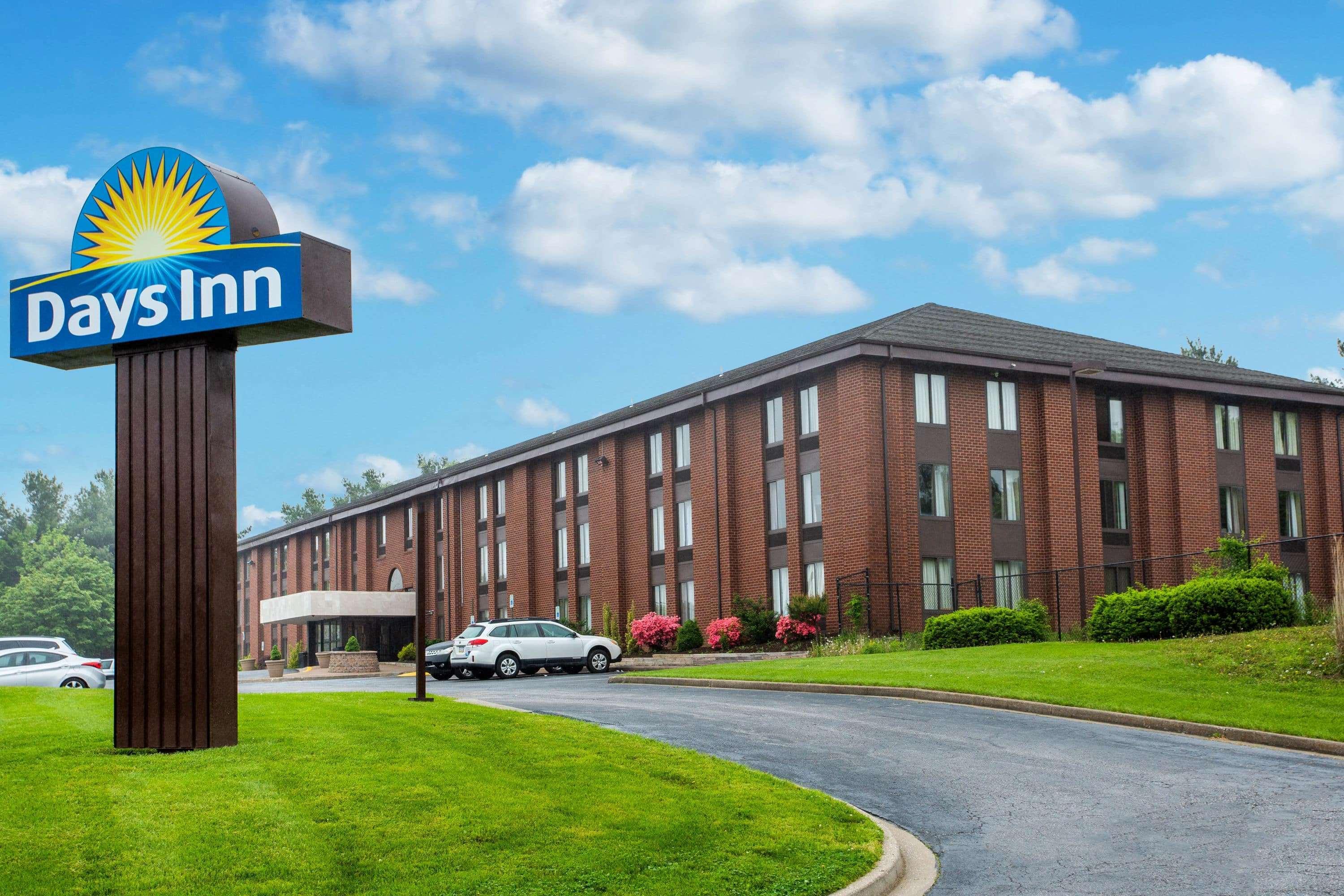 Days Inn By Wyndham Westminster Dış mekan fotoğraf